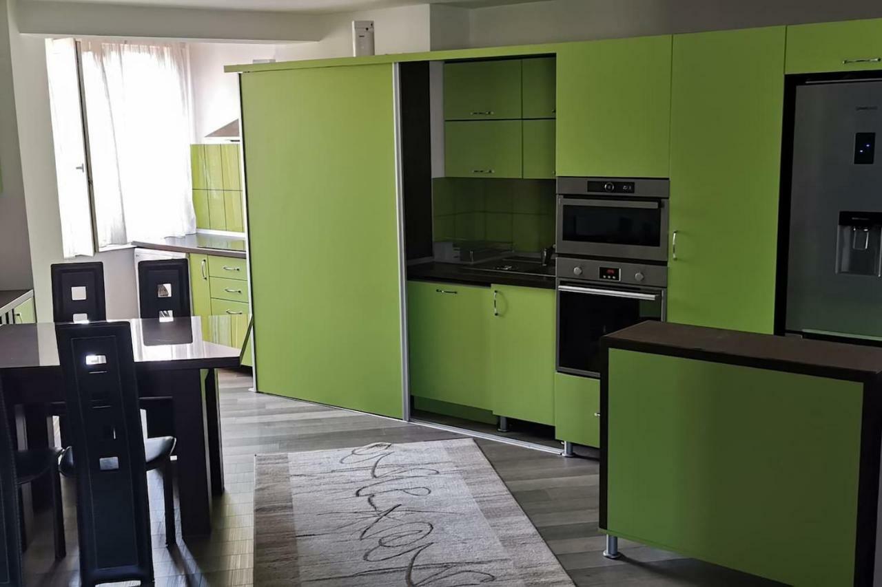 Luxury Apartment With Two Bedrooms And Large Living Room, 100 Square Meters, City Center Oradea Buitenkant foto