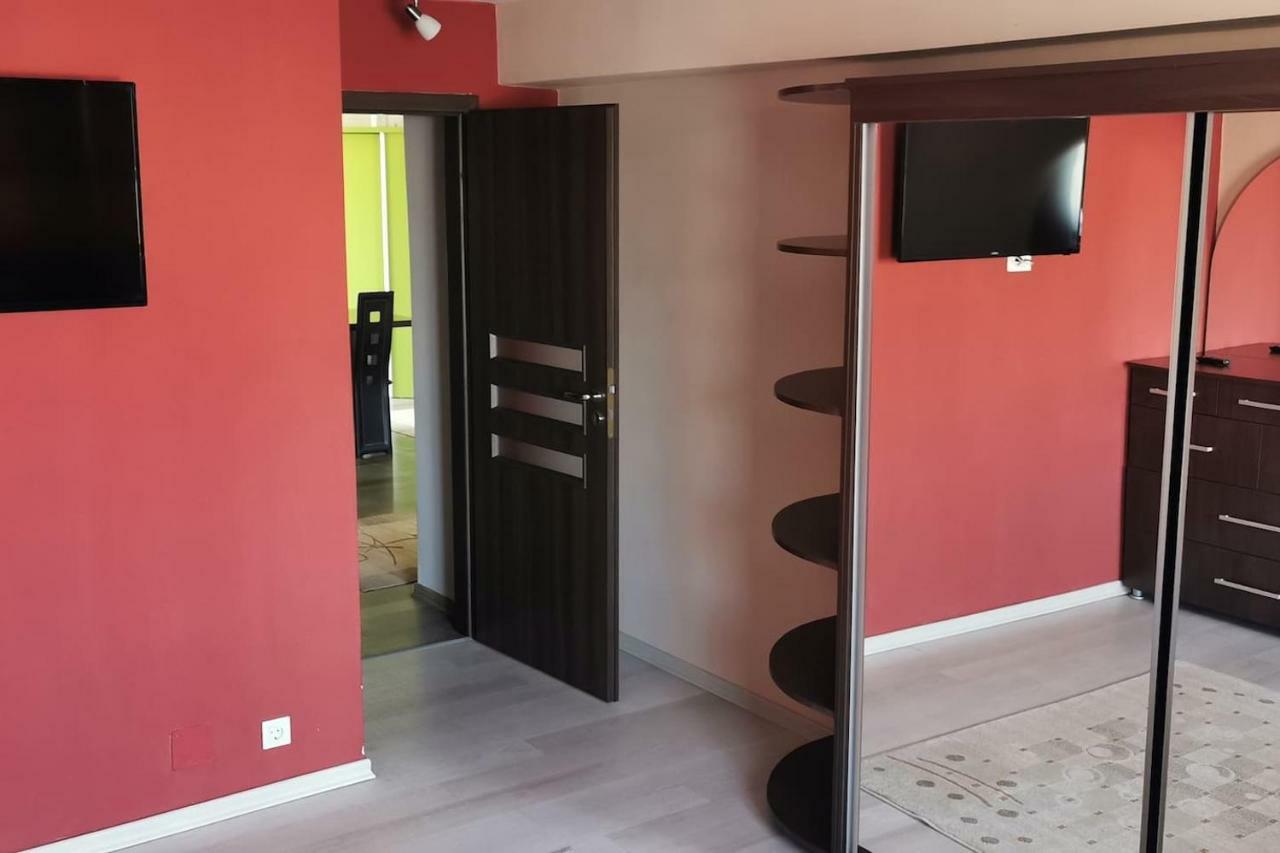 Luxury Apartment With Two Bedrooms And Large Living Room, 100 Square Meters, City Center Oradea Buitenkant foto
