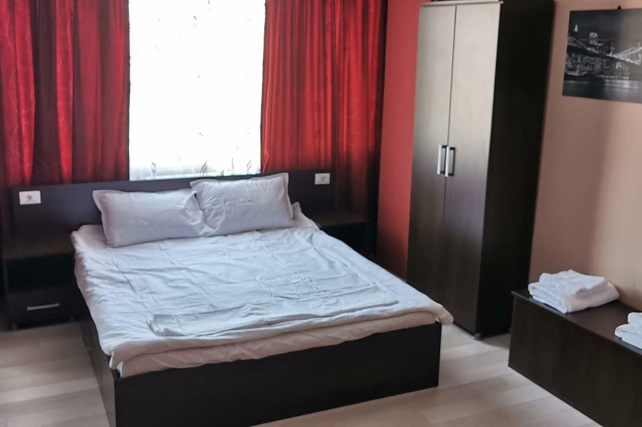Luxury Apartment With Two Bedrooms And Large Living Room, 100 Square Meters, City Center Oradea Buitenkant foto