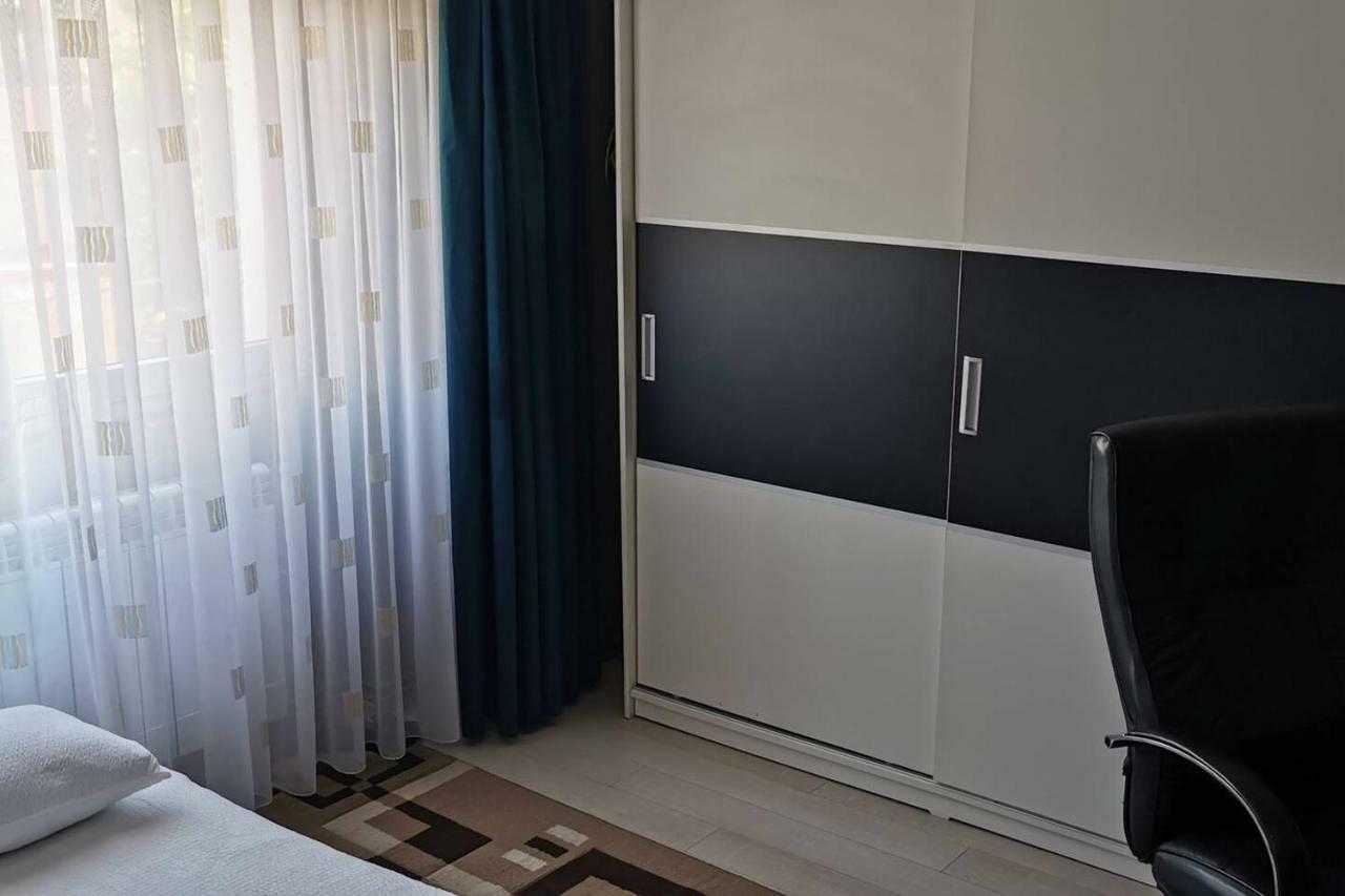 Luxury Apartment With Two Bedrooms And Large Living Room, 100 Square Meters, City Center Oradea Buitenkant foto